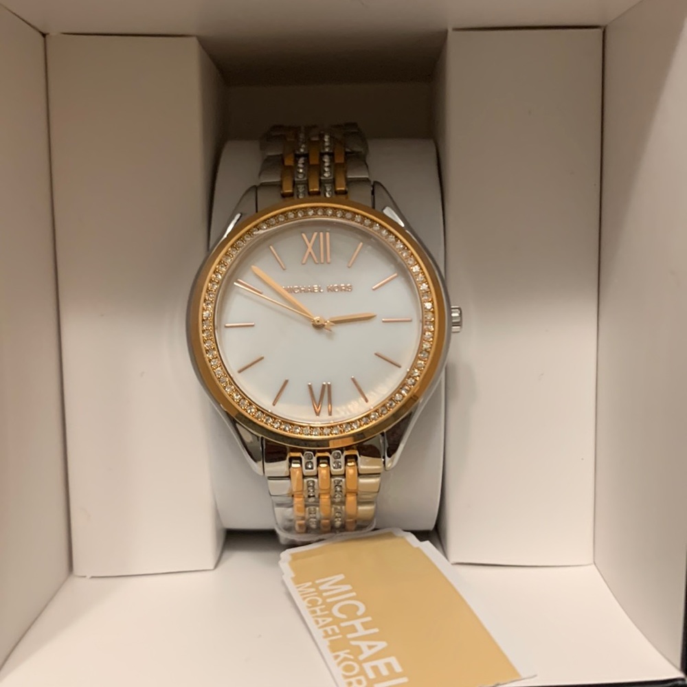 Michael Kors Watch - Picture 4 of 8